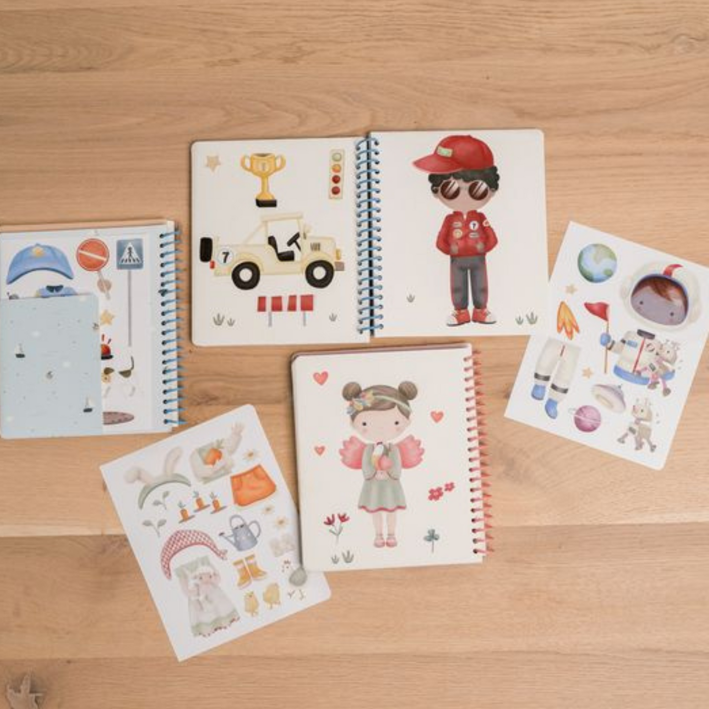 Aankleed- en stickerboek Jim & Friends