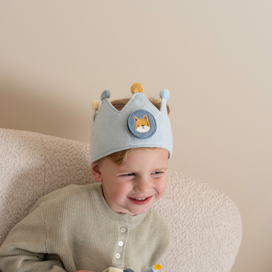 Verjaardagskroon van stof met cijfers blauw