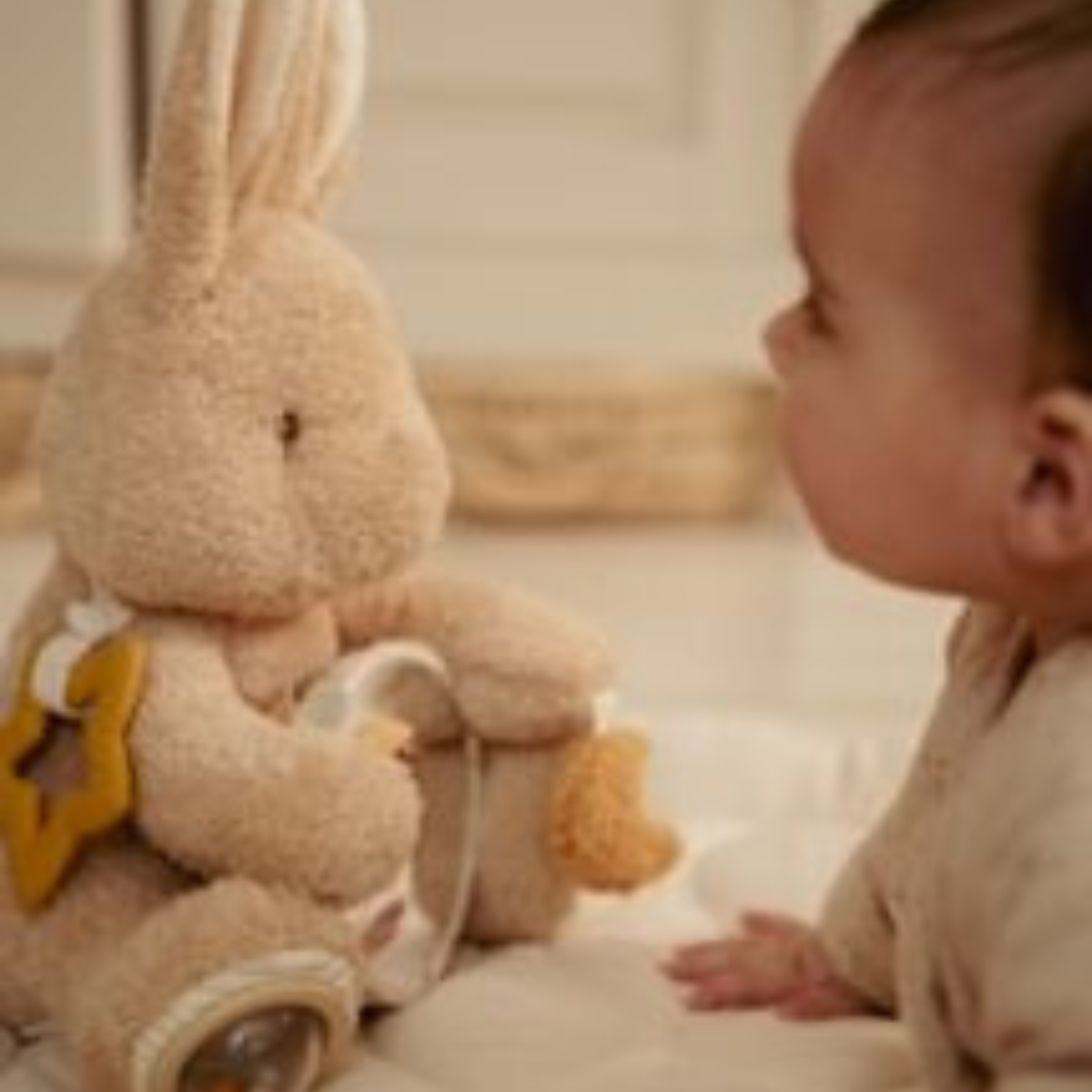 Activiteitenknuffel Baby Bunny