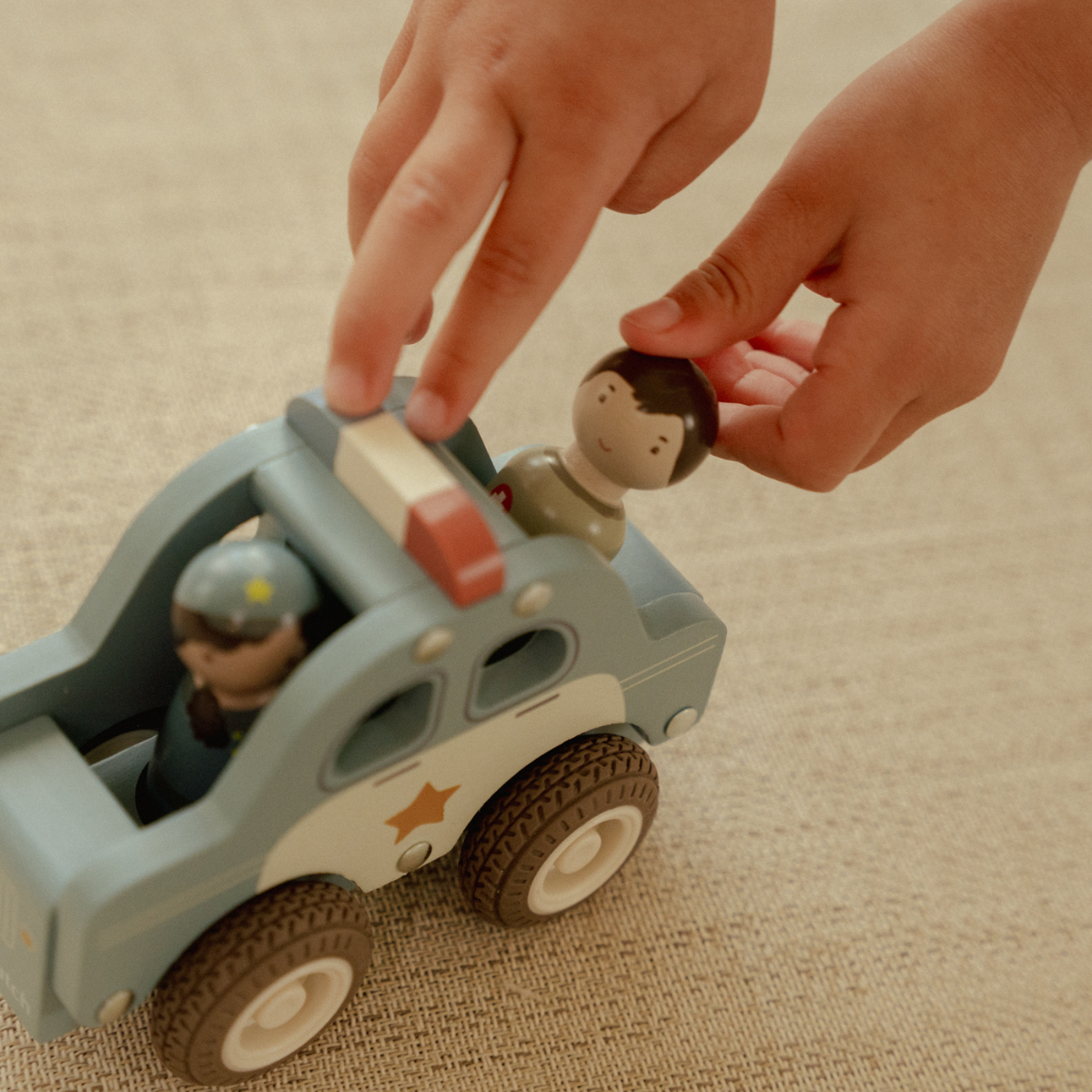 Houten politiewagen