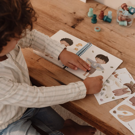 Aankleed- en Stickerboek Forest Friends